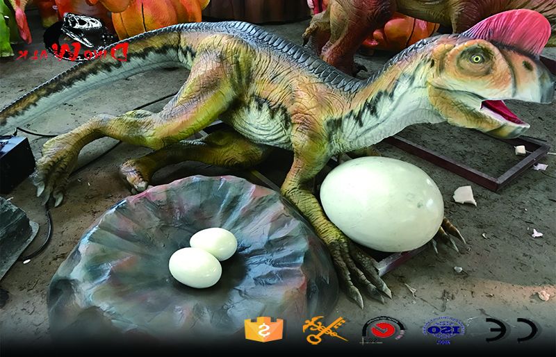 Animatronic Dinosaur simulation Oviraptor model