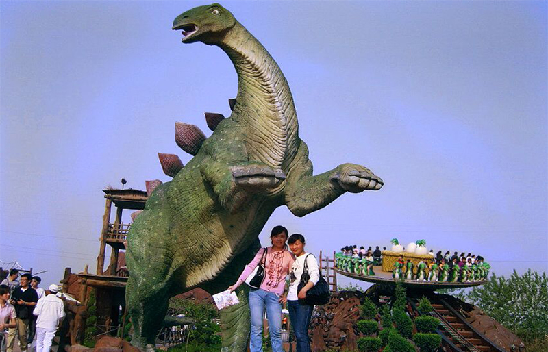 life size huge realistic animatronic stegosaurus in Thailand