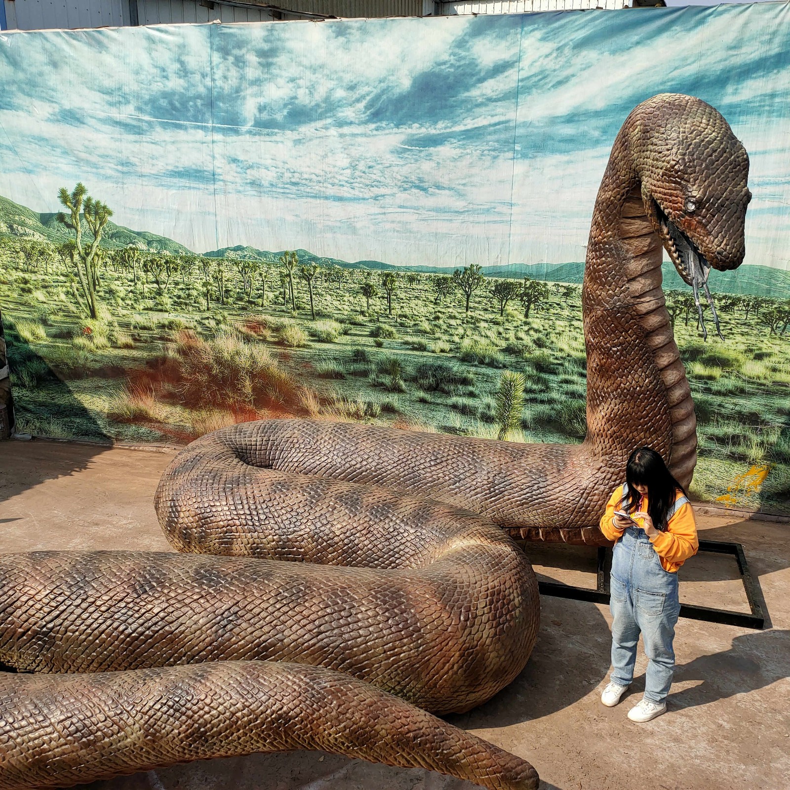 Life size realistic fiberglass snake model for outdoor decoration