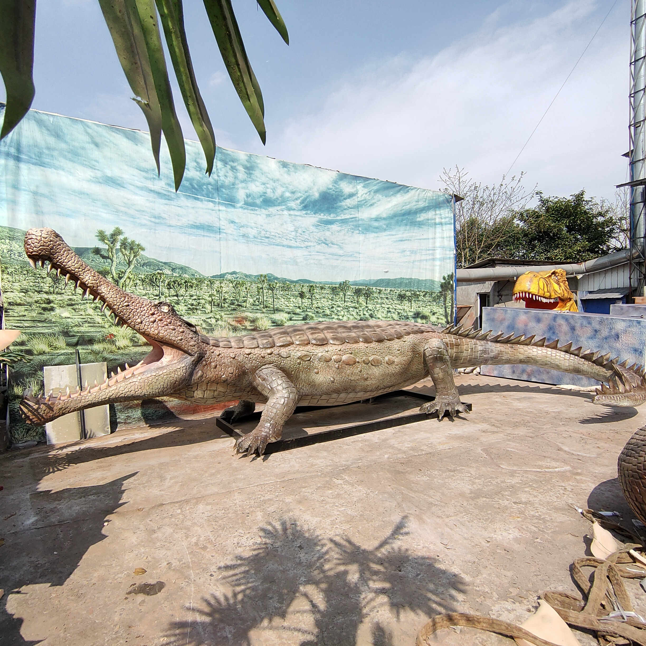 Life size artificial fiberglass crocodile model for outdoor decoration