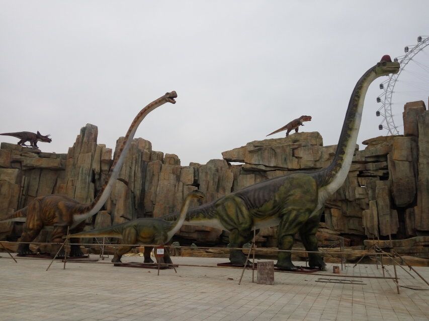 6.Animatronic dinosaur models in amusement park in Guizhou,China (2).jpg