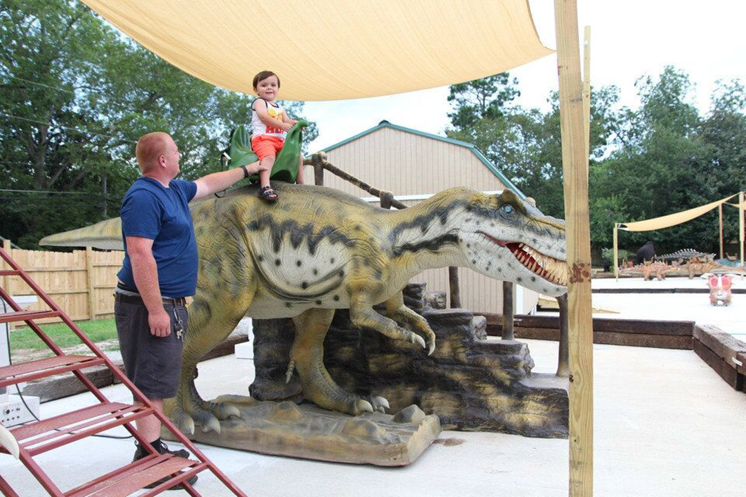 USA animatronic dinosaur rides amusement park