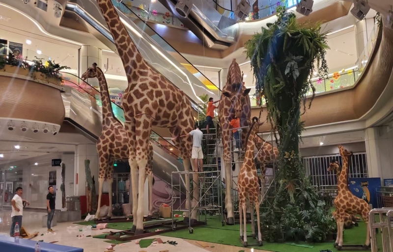 Commercial art display realistic animatronic giraffe model for shopping mall decoration