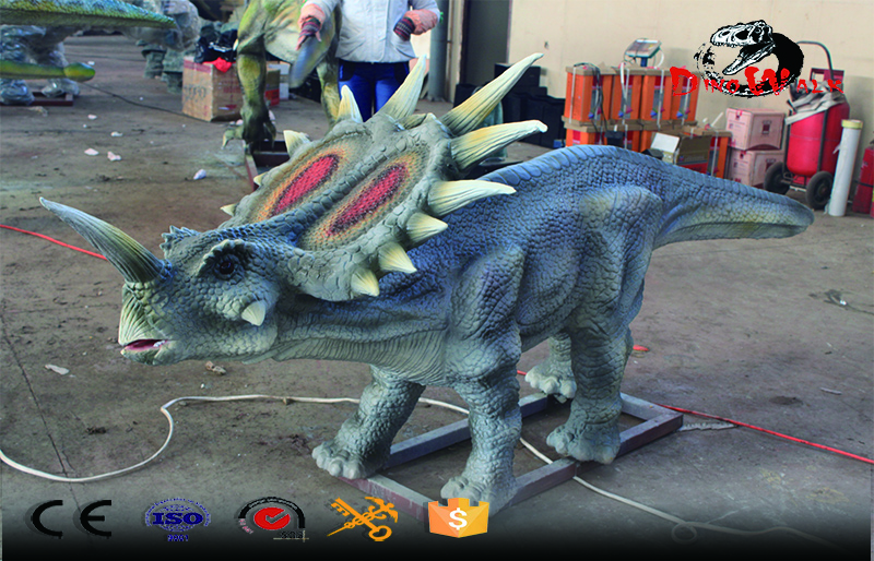 Animatronic Dinosaur simulation Triceratops model