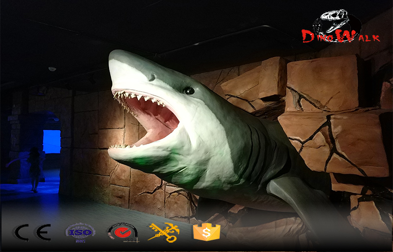 animatronics shark breaking the wall attractive display