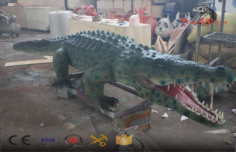 real life size crocodile simulation with movement