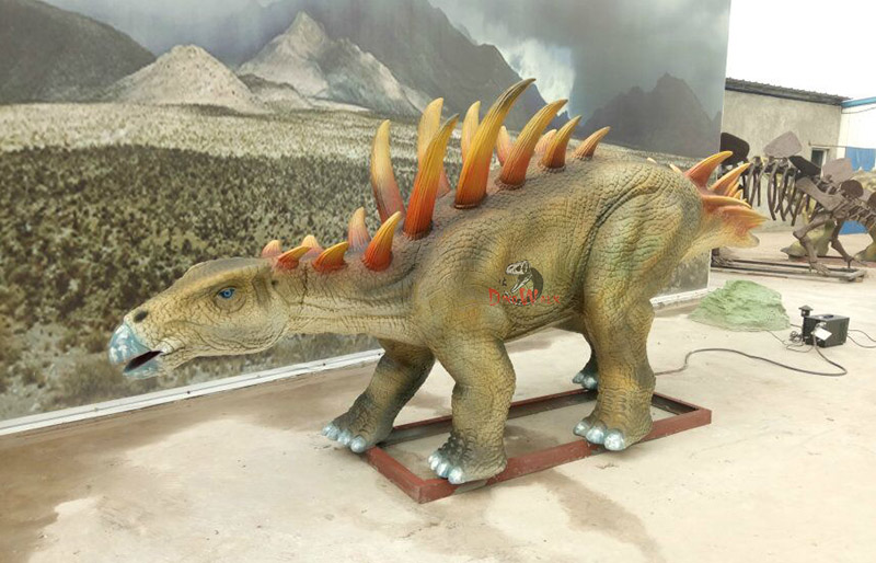 animatronic dinosaur model with realistic movement simulation display