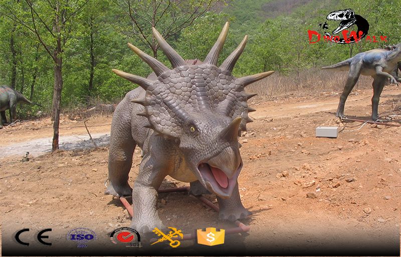 animatronic Triceratops simulation dinosaur outdoor display