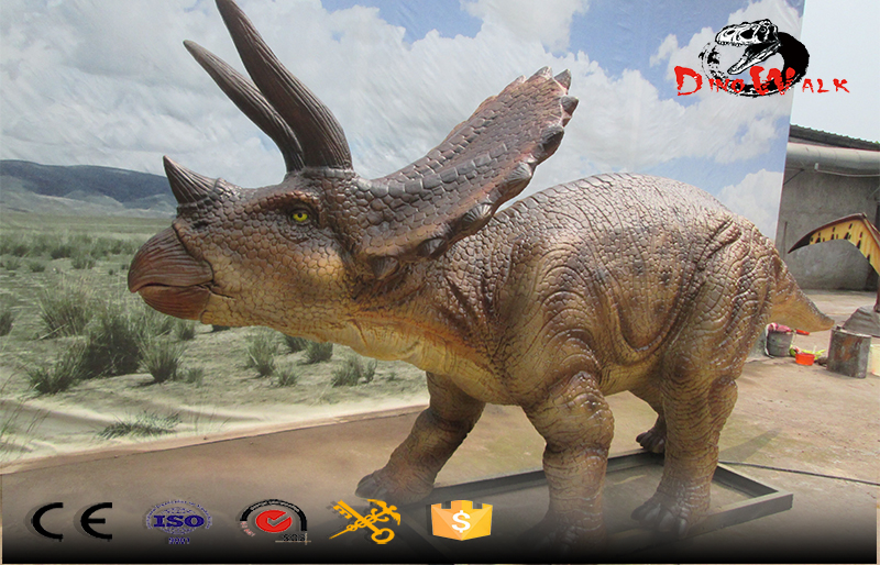 animatronic dinosaur simulation real lifesize model Triceratops