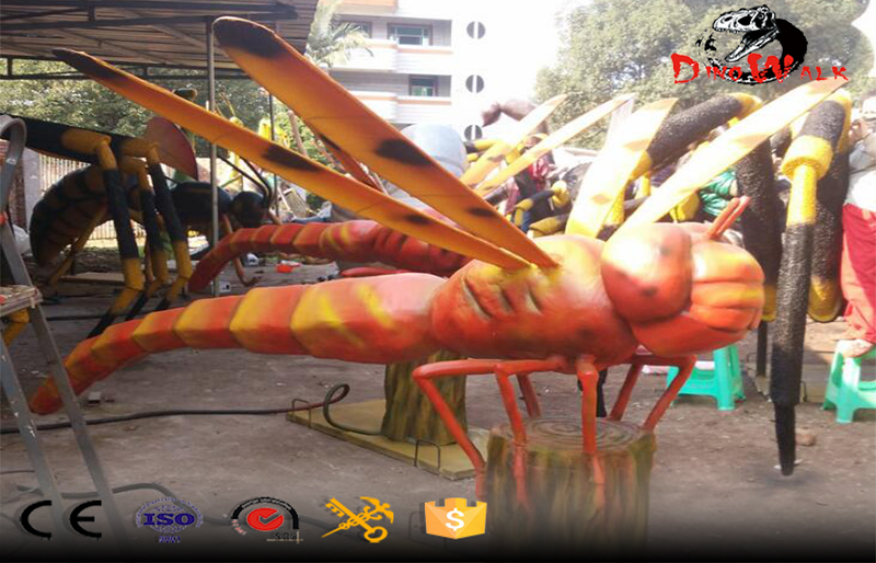 Realistic giant animatronic dragonfly model. Realistic giant animatronic dragonfly model.