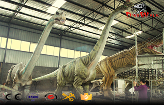 some big dinosaur models are being produced for dinosaur park