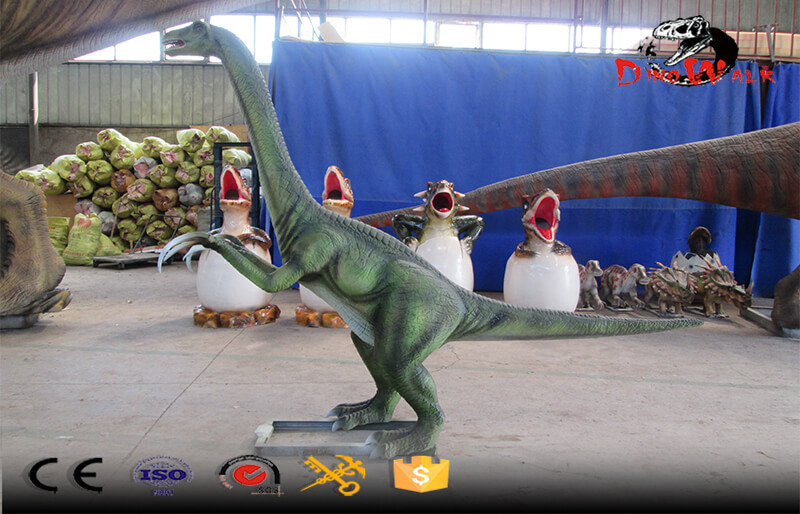 animatronic Therizinosaurus dinosaur model