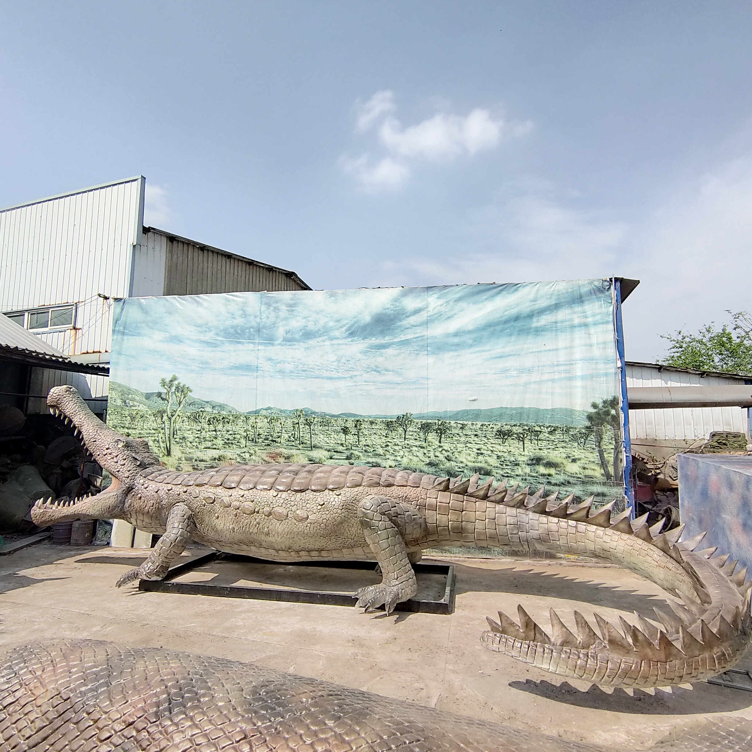 Life size artificial fiberglass crocodile model for outdoor decoration