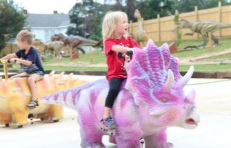 Exploring the Roaring Popularity of Dinosaur Parks Worldwide